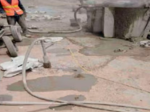 南宁水泥混凝土路面板底注浆技术 路面脱空注浆整治方案